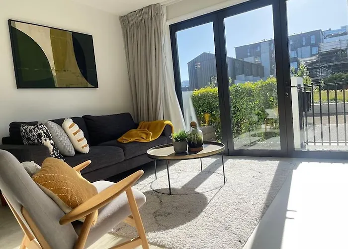 Cbd Parkside Oasis With Free Parking